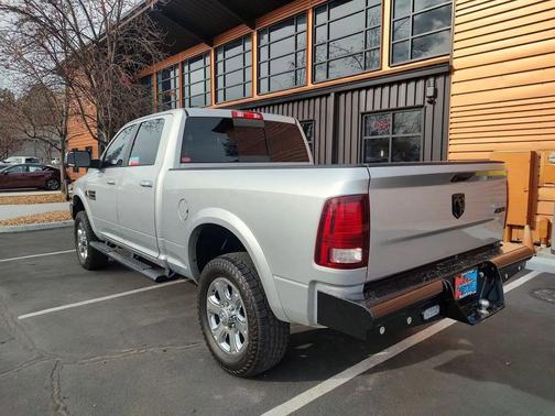 2017 RAM 3500 Laramie Crew Cab 4x4 6'4' Box