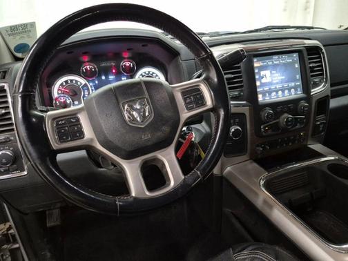 2017 RAM 3500 Laramie Crew Cab 4x4 6'4' Box