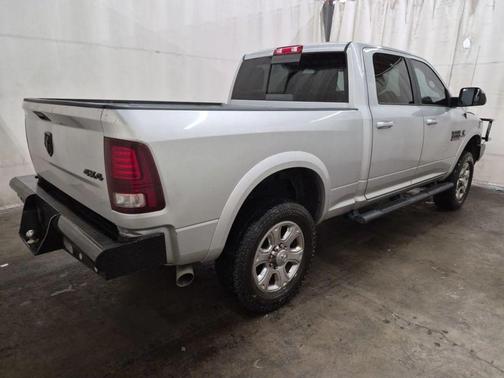 2017 RAM 3500 Laramie Crew Cab 4x4 6'4' Box