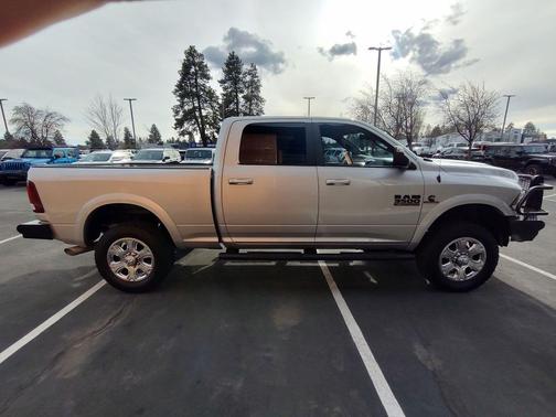 2017 RAM 3500 Laramie Crew Cab 4x4 6'4' Box