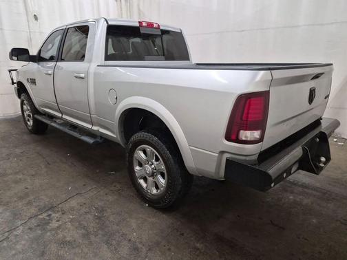 2017 RAM 3500 Laramie Crew Cab 4x4 6'4' Box