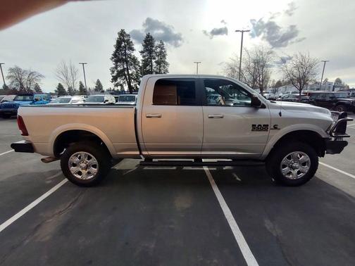 2017 RAM 3500 Laramie Crew Cab 4x4 6'4' Box