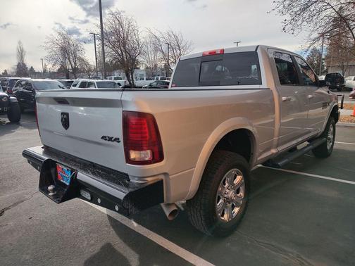 2017 RAM 3500 Laramie Crew Cab 4x4 6'4' Box