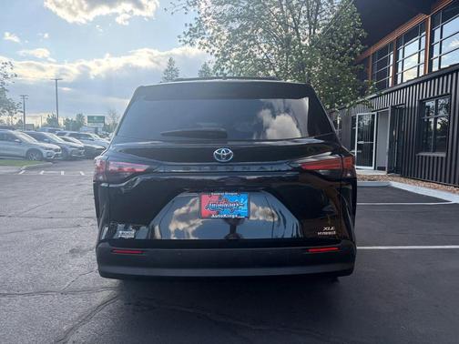 Midnight Black Metallic 2021 Toyota Sienna XLE 8 Passenger
