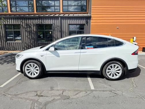 White 2016 Tesla Model X 90D