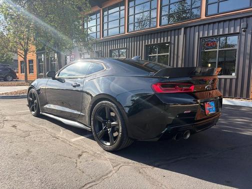 Mosaic Black Metallic 2017 Chevrolet Camaro 2SS