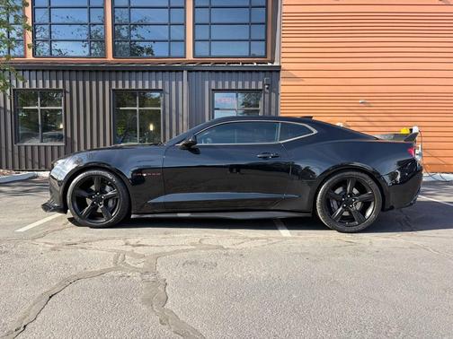 Mosaic Black Metallic 2017 Chevrolet Camaro 2SS
