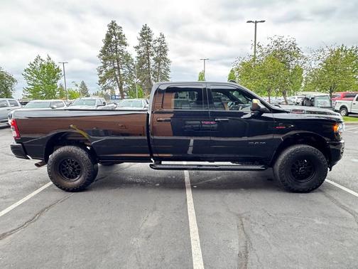 Diamond Black Crystal Pearlcoat 2022 RAM 2500 Big Horn Crew Cab 4x4 8' Box