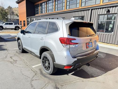 Ice Silver Metallic 2021 Subaru Forester Limited