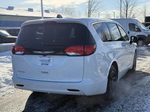 2023 Chrysler Voyager LX