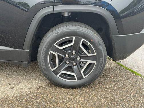 Diamond Black Crystal Pearlcoat 2026 Jeep Cherokee Limited