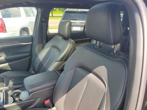 Diamond Black Crystal Pearlcoat 2026 Jeep Grand Cherokee L Limited
