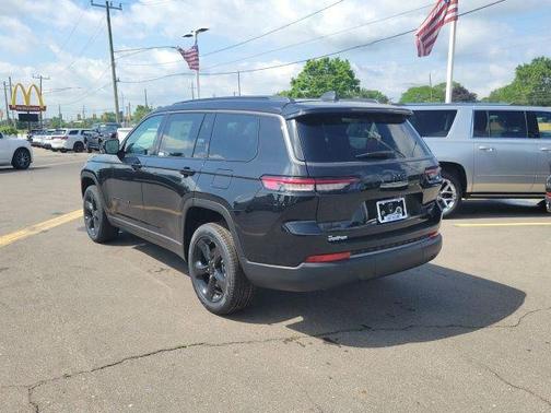 Diamond Black Crystal Pearlcoat 2026 Jeep Grand Cherokee L Limited