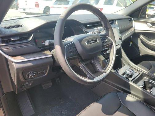 Diamond Black Crystal Pearlcoat 2026 Jeep Grand Cherokee L Limited