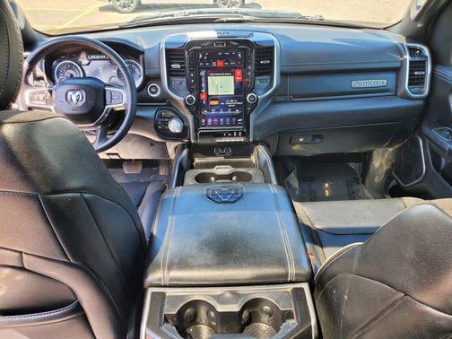 Diamond Black Crystal Pearlcoat 2021 RAM 1500 Laramie