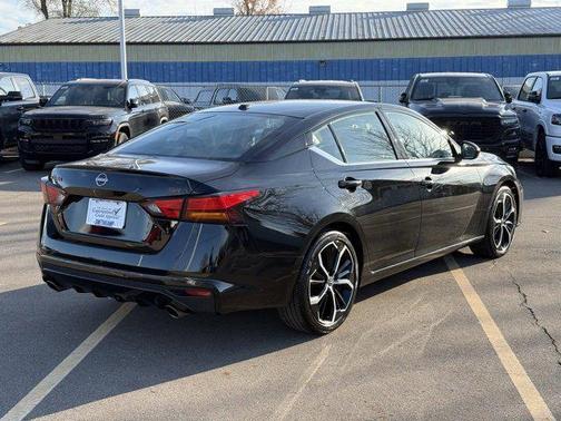 2023 Nissan Altima SR FWD
