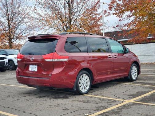 2012 Toyota Sienna XLE