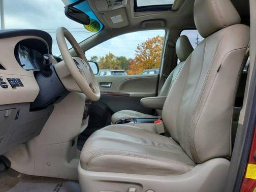 2012 Toyota Sienna XLE