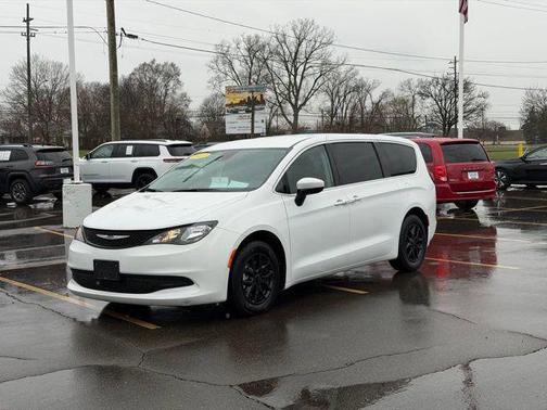 2023 Chrysler Voyager LX