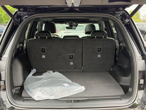 Diamond Black Crystal Pearlcoat 2026 Jeep Grand Cherokee Altitude