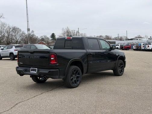 Diamond Black Crystal Pearlcoat 2026 RAM 1500 Laramie