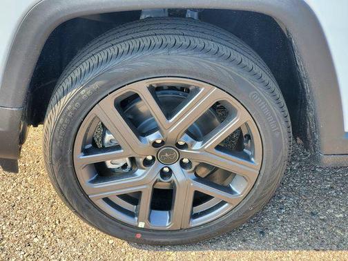 Bright White Clearcoat 2026 Jeep Compass Limited