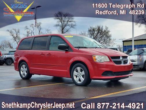 Redline Two-Coat Pearl 2013 Dodge Grand Caravan SE