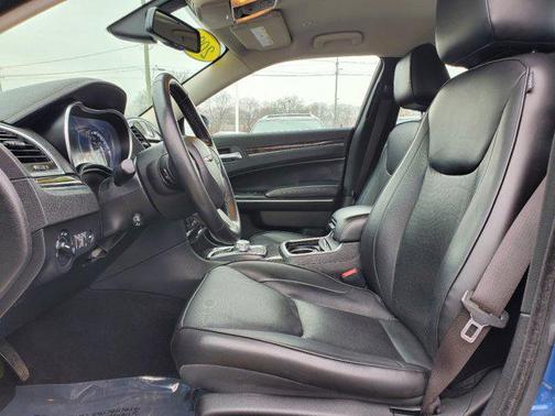 2021 Chrysler 300 Touring