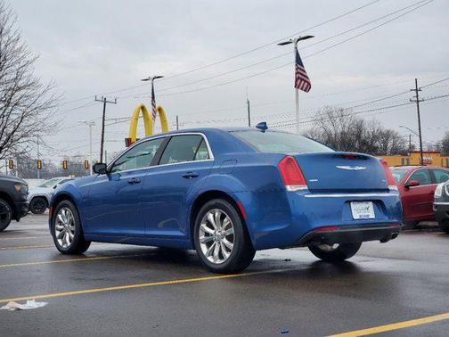 2021 Chrysler 300 Touring