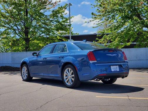 2021 Chrysler 300 Touring