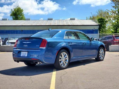 2021 Chrysler 300 Touring