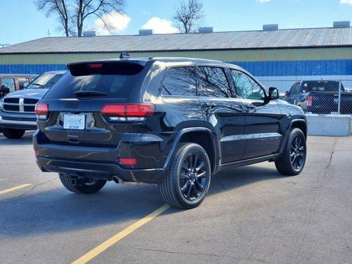 2022 Jeep Grand Cherokee Laredo