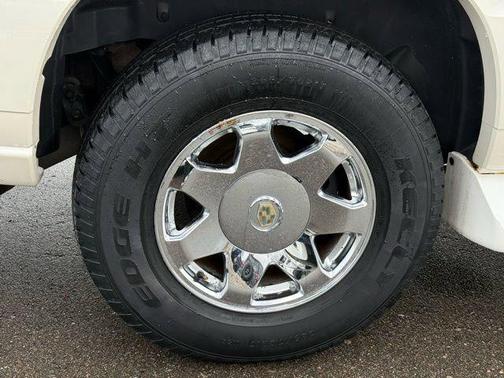 2004 Cadillac Escalade Base