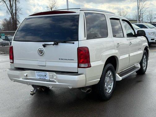 2004 Cadillac Escalade Base
