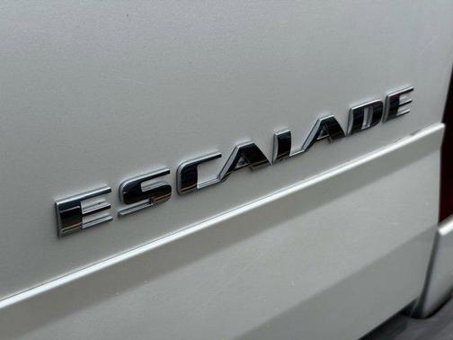 2004 Cadillac Escalade Base