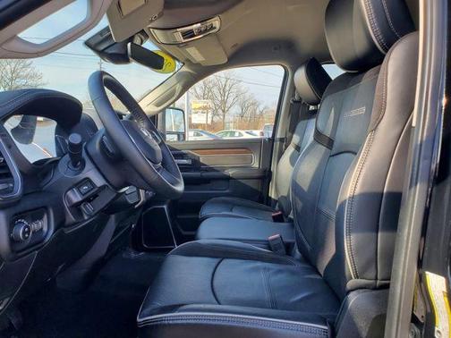 2024 RAM 2500 Laramie Crew Cab 4x4 6'4' Box