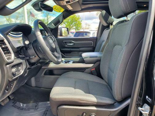 Diamond Black Crystal Pearlcoat 2022 RAM 1500 Big Horn/Lone Star
