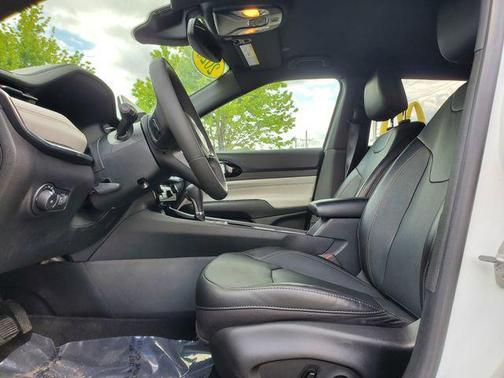 Bright White Clearcoat 2023 Jeep Compass Limited