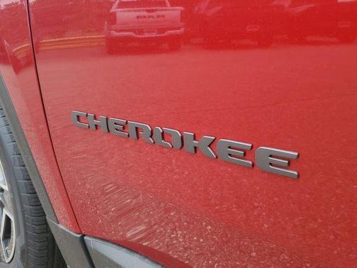 Red Hot Pearlcoat 2026 Jeep Cherokee Limited