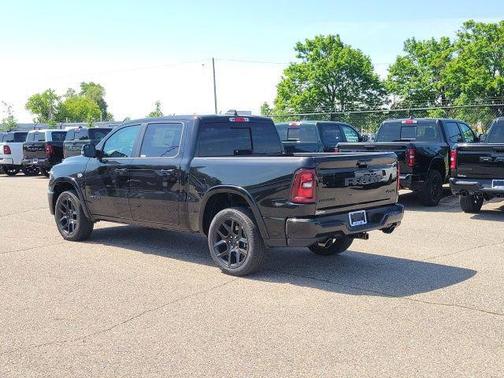 Diamond Black Crystal Pearlcoat 2026 RAM 1500 Laramie