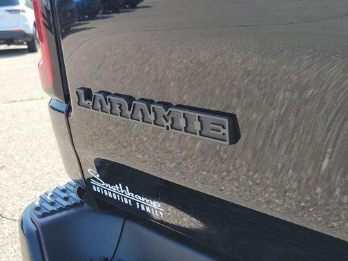 Diamond Black Crystal Pearlcoat 2026 RAM 1500 Laramie