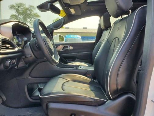 2022 Chrysler Pacifica Hybrid Limited