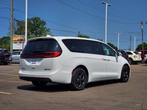 2022 Chrysler Pacifica Hybrid Limited