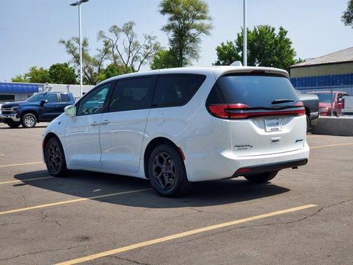 2022 Chrysler Pacifica Hybrid Limited