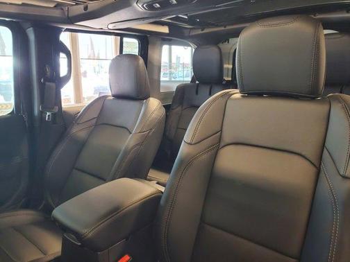 2025 Jeep Wrangler 4xe Base