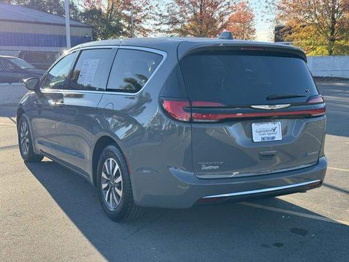 2022 Chrysler Pacifica Hybrid Touring L