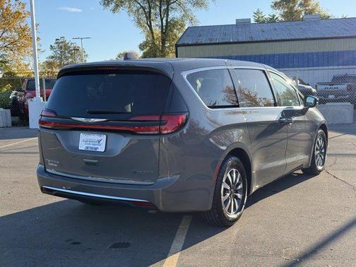 2022 Chrysler Pacifica Hybrid Touring L