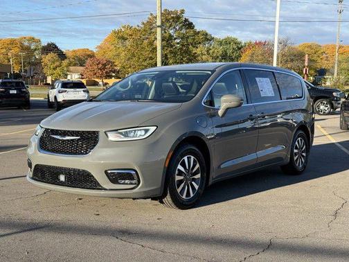 2022 Chrysler Pacifica Hybrid Touring L