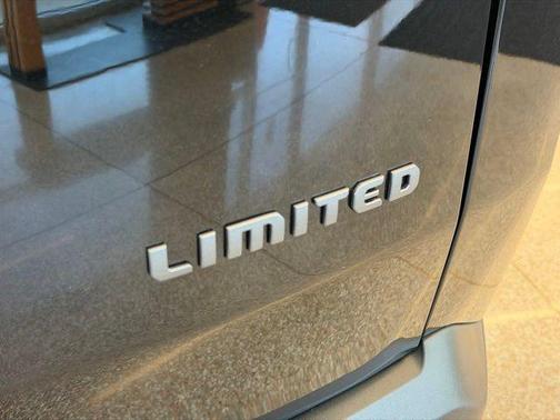 Diamond Black Crystal Pearlcoat 2026 Jeep Cherokee Limited