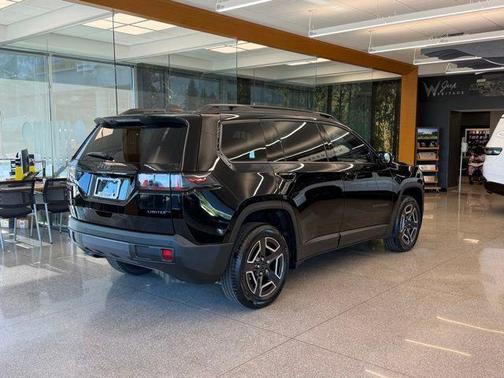 Diamond Black Crystal Pearlcoat 2026 Jeep Cherokee Limited